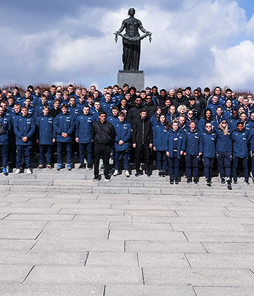 Команды системы «Зенита» почтили память жертв Великой Отечественной войны на Пискаревском мемориале