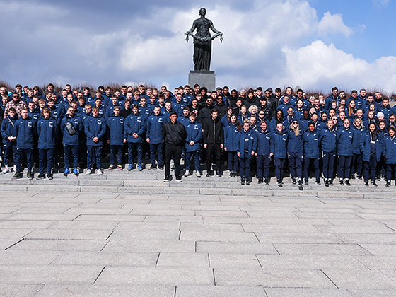 Команды системы «Зенита» почтили память жертв Великой Отечественной войны на Пискаревском мемориале